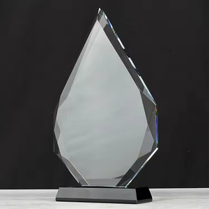 Trofeo <span class=keywords><strong>de</strong></span> Cristal Personalizado en Forma <span class=keywords><strong>de</strong></span> Torre con Base Negra - Product Image 4