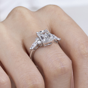 Bague de fiançailles Messi Jewelry MSR-2098 en or 18 carats avec diamant de laboratoire taille émeraude - Product Image 6