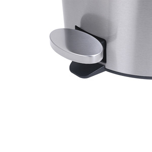 Cubo de Basura con Pedal de Acero Inoxidable, Cilíndrico, 5 kg, para Uso en Interiores, Cocina, Baño, Funcionamiento Silencioso, Plateado, Negro, Blanco - Product Image 1