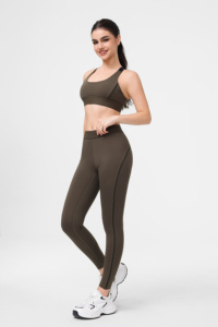 Conjunto de Dos Piezas: Sujetador Deportivo Cómodo y Pantalones Deportivos de Cuello Ancho - Product Image 5