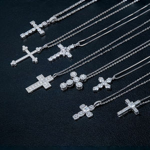 Collar con colgante de cruz religiosa de Jerusalén con incrustaciones múltiples de moissanita VVS, de plata 925 chapada en oro blanco - Product Image 2