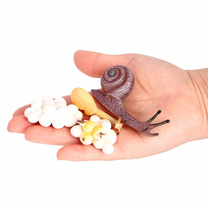 Figurines d'animaux en PVC massif en gros : fleurs, pingouins, locustes, figurines du cycle de vie - Product Image 3