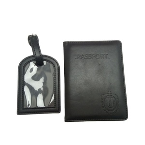 Set de Viaje con Bolsa Transparente para Pasaporte de PU y Etiqueta para Equipaje con Porta Pasaportes - Regalo de Viaje - Product Image 1