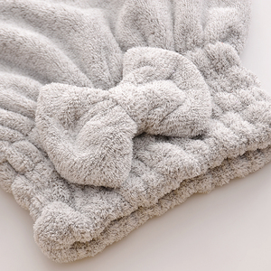 <span class=keywords><strong>Serviette</strong></span> <span class=keywords><strong>de</strong></span> <span class=keywords><strong>cheveux</strong></span> en <span class=keywords><strong>fibre</strong></span> <span class=keywords><strong>de</strong></span> <span class=keywords><strong>bambou</strong></span> charbon <span class=keywords><strong>de</strong></span> bois personnalisée, économique, écologique, hypoallergénique, séchage rapide, légère, absorbante et douce - Product Image 4