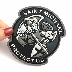 Proveedor barato respetuoso con el medio ambiente en relieve personalizado 3D suave PVC parche personalizado goma hierro en parche - Product Image 1