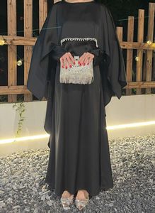 عباءة نسائية أنيقة وبسيطة من الساتان - Product Image 3