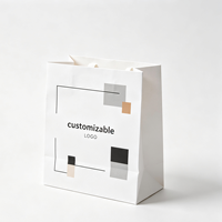 Sac cadeau élégant en carton blanc avec ruban en satin et logo estampé à chaud argenté pour parfum, emballage haut de gamme pour soins de la peau, sac fourre-tout premium