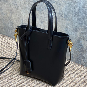 Lujosa bolsa de elementos metálicos, forma única, estilo de moda personalizado - Product Image 2