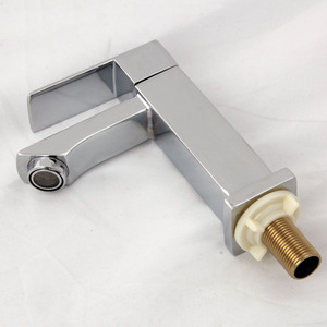 Grifo monomando para lavabo, cromado, de montaje en encimera, con válvula de cerámica de un solo orificio - Product Image 1