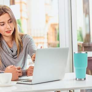 Taza Termo de Acero Inoxidable 18/8 de Doble Pared de 30 oz para Bebidas Frías - Product Image 6