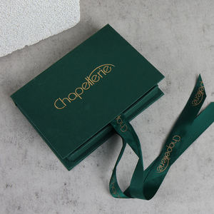 Caja de Joyería Magnética Verde de Alta Gama con Logotipo Personalizado, con Forro de Esponja, Caja de Embalaje de Papel con Cinta - Product Image 1
