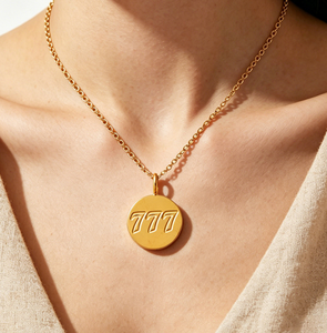Collar con Colgante de Número 111 en Acero Inoxidable Chapado en Oro, Joyería Minimalista Unisex para Uso Diario, Regalo - Product Image 5