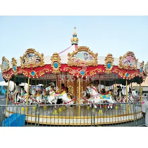 Fairground Carousel eğlence parkı atlıkarınca atlıkarınca sürmek 2 yıl 1 takım