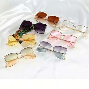 Nouvelles Lunettes de Soleil Femme Luxe Vintage Perle Tendance 2020, Verres Dégradés UV400, Monture Oversize Œil de Chat - Product Image 3