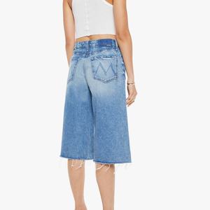 กางเกงยีนส์ขาสั้นทรงหลวมแบบฟอกสีสำหรับผู้หญิง สไตล์คลาสสิก สีน้ำเงิน ขายส่งและรับสั่งทำ - Product Image 3