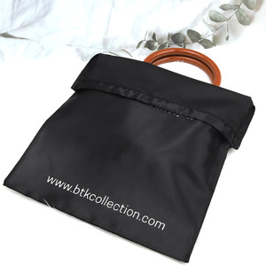 Bolsa de satén negra al por mayor OEM con logotipo personalizado, para ropa, cabello, pelucas, embalaje, bolsa de seda antipolvo - Product Image 5