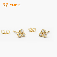 Boucles d'oreilles clous personnalisées en or massif 14 carats avec trois diamants de laboratoire, serti clos, motif trèfle, pour femme