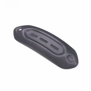 Cache d'échappement en fibre de carbone sèche 3K léger et haute résistance, compatible avec Ducati Hypermotard 950 2019-2025 SP RVE, finition brillante ou mate - Product Image 4