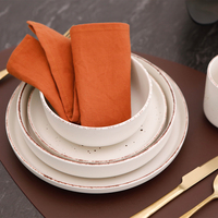 Ensembles de vaisselle personnalisés en gros d'usine vaisselle de service de table en céramique blanche mate mouchetée de forme nordique pour la cuisine et la maison
