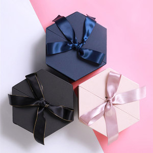 hecho a mano elegante hexagonal <span class=keywords><strong>de</strong></span> papel <span class=keywords><strong>de</strong></span> cartón <span class=keywords><strong>de</strong></span> dama <span class=keywords><strong>de</strong></span> <span class=keywords><strong>honor</strong></span> caja <span class=keywords><strong>de</strong></span> regalo para el embalaje <span class=keywords><strong>de</strong></span> regalo con cinta - Product Image 2