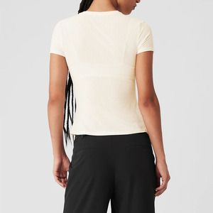Fabrication OEM Design personnalisé <span class=keywords><strong>Tee</strong></span>-<span class=keywords><strong>shirt</strong></span> côtelé pour femmes T-shirts avec étiquette personnalisée - Product Image 2