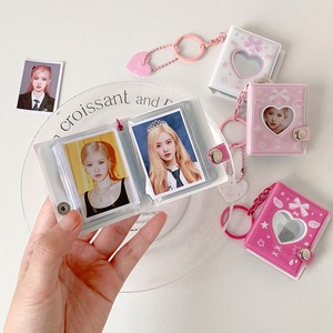 Mini álbum <span class=keywords><strong>de</strong></span> 2 pulgadas estilo coreano <span class=keywords><strong>de</strong></span> dibujos animados, diseño 'Girl's love', con diseño calado, <span class=keywords><strong>libro</strong></span> <span class=keywords><strong>de</strong></span> almacenamiento <span class=keywords><strong>de</strong></span> pegatinas <span class=keywords><strong>de</strong></span> personajes grandes, llavero colgante y álbum <span class=keywords><strong>de</strong></span> tarjetas - Product Image 4