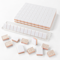 Jeu de Mahjong Américain Personnalisé – Boîte de Tuiles en Plastique – 166 Tuiles Blanches – 4 Supports/Manches de Couleurs Tout-en-un – 100 Jetons – 1 Indicateur de Vent