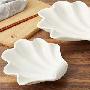 Assiette <span class=keywords><strong>de</strong></span> service en céramique blanche pure moderne en forme <span class=keywords><strong>de</strong></span> coquille, plat à dessert en porcelaine festonné pour hôtel, restaurant, maison - Product Image 4