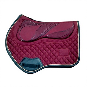 Tapis de selle équestre haut de gamme en coton matelassé avec mousse à mémoire de forme et impression silicone, doublure en maille respirante, très demandé pour le GP/Saut d'obstacles - Product Image 1
