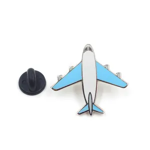 Insignia de avión de Metal, Pin de esmalte suave de oro duro, diferentes diseños personalizados, papel 3D, forma de avión, Pin de solapa