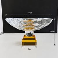 Plateau de rangement décoratif en verre élégant et moderne avec pied haut, options de base multicolores, pour bonbons et confiseries, idéal pour mariages, banquets et tables de fête