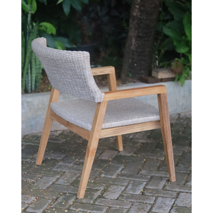 Conjunto de sillón y taburete Sydney, fabricado con madera de teca duradera y elegante ratán sintético, que combina elegancia y resistencia. - Product Image 2