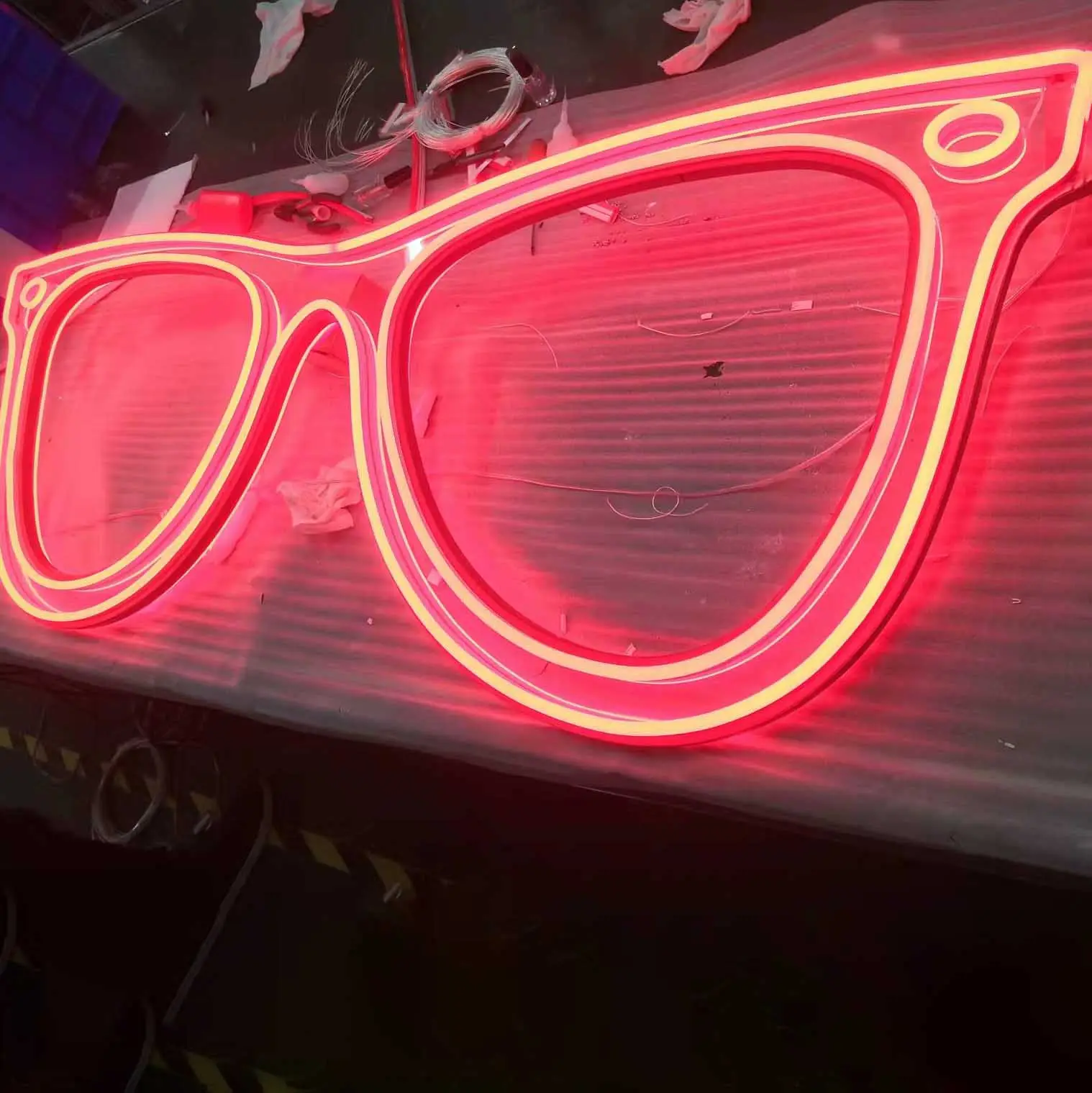 Letras de tamaño personalizadas, luces LED de neón iluminadas, carteles, envío directo