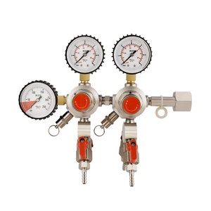 Regulador de <span class=keywords><strong>CO2</strong></span> de cerveza primaria de 4 vías Sistema dual Tres manómetros Cuerpo completamente de latón 0-250bar/0-6bar con conexión de entrada CGA320