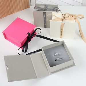 กล่องของขวัญรูปทรงหนังสือรักษ์โลกสำหรับน้ำหอม พร้อมริบบิ้นสวยงามสำหรับใส่เครื่องประดับ - Product Image 2