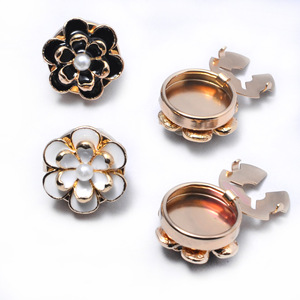 Bottoni a Clip con Fiore di Perle all'Ingrosso per Decorazione Camicie, Gemelli Decorativi - Product Image 4