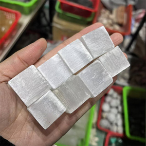 Số lượng lớn bán buôn 20-30 mét đá quý và tinh thể giảm đá Natur Trắng selenite pha lê Cubes để bán - Product Image 3