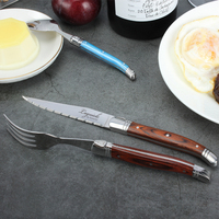 Ensemble professionnel de 2 couteaux à steak dentelés Laguiole avec manche en bois Pakka