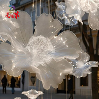 Installation artistique géante en soie, faite à la main et personnalisée, pour scène de mariage ou vitrine de cérémonie de remise des diplômes