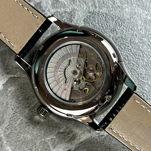 Reloj de Hombre Premium, Diseño Clásico, Esfera Negra con Ranuras, Caja de Acero 316L, Correa de Cuero Negra, Fecha, Mecánico Automático - Product Image 4