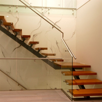 Escalier moderne à monopoutre avec bande lumineuse LED, marches en bois massif, garde-corps en verre trempé de 12 mm