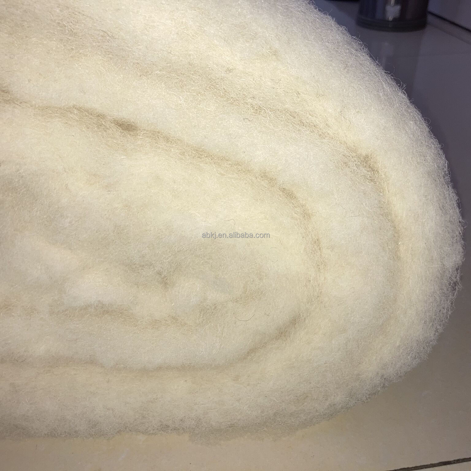 Premium Wool Fiber Batting for Jackets Bedding and Cushions Natural and Durable