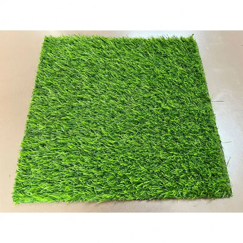 Yüksek yoğunluklu 35mm bahçe yeşil peyzaj yeşil halı sentetik Astro çim saha suni çim üreticisi bahçe