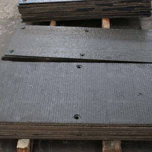 Yüksek mukavemetli Q235 A36 6m siyah krom karbür kaplama (CCO) aşınmaya dayanıklı 3 + 3mm kaynak bükme sıcak haddelenmiş Q195 kazan plakası - Product Image 3