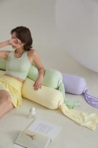 Oreiller de grossesse en tricot de nylon et élasthanne, respirant et doux pour le soutien pendant la grossesse - Product Image 3