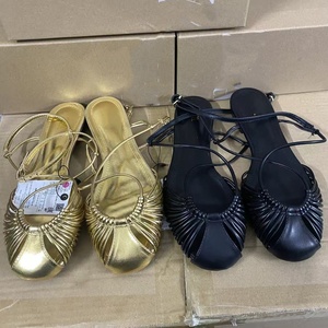 Sandalias Planas con Tira al Tobillo para <span class=keywords><strong>Mujer</strong></span>, Efecto Metálico Dorado, Punta Redonda, Diseño Abierto - Product Image 1