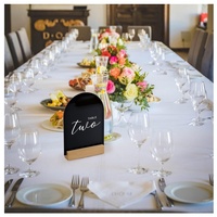 Support de menu en acrylique noir écologique et durable avec base en bois pour numéros de table de mariage et décoration d'événements