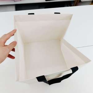 Sac en papier Trapzium à fleurs - Product Image 6