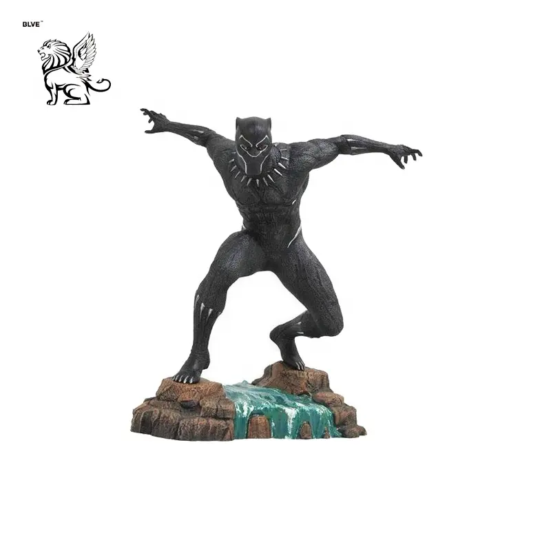 El mağaracılık modern tarzı yaşam boyutu fiberglas Siyah Panter kahraman heykelleri reçine film yıldızı heykel FSM-119