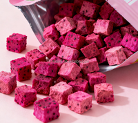 Groothandel Vriesgedroogde Rode Drakenvrucht Blokjes 10x10mm Natuurlijk Zoet Aromatische Pitaya Snacks Bulk FD Gedroogd Fruit